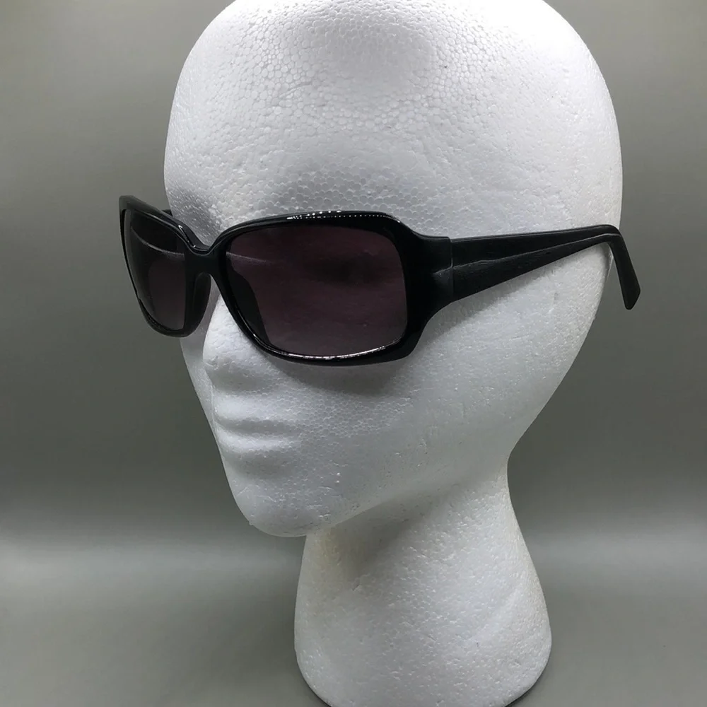 Curated bundle 9 trendy fashion sunglasses variety of brands and styles. - Picture 11 of 16